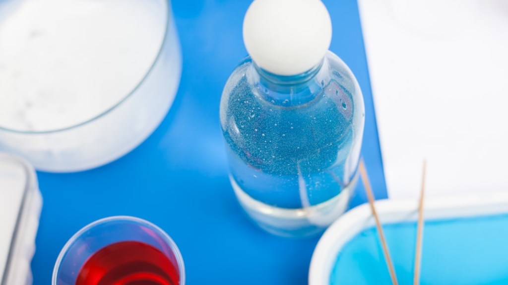 Sticky cups Chemistry with Cabbage